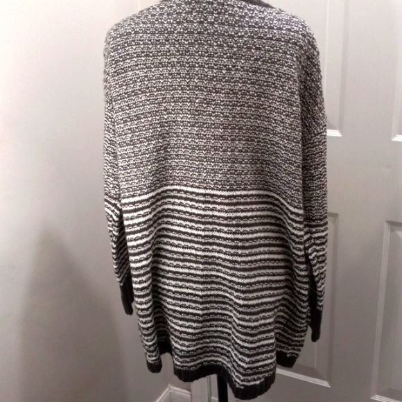 Debut Woven Knit Dark Grey & White Open Style, Size S/M - Picture 4 of 6